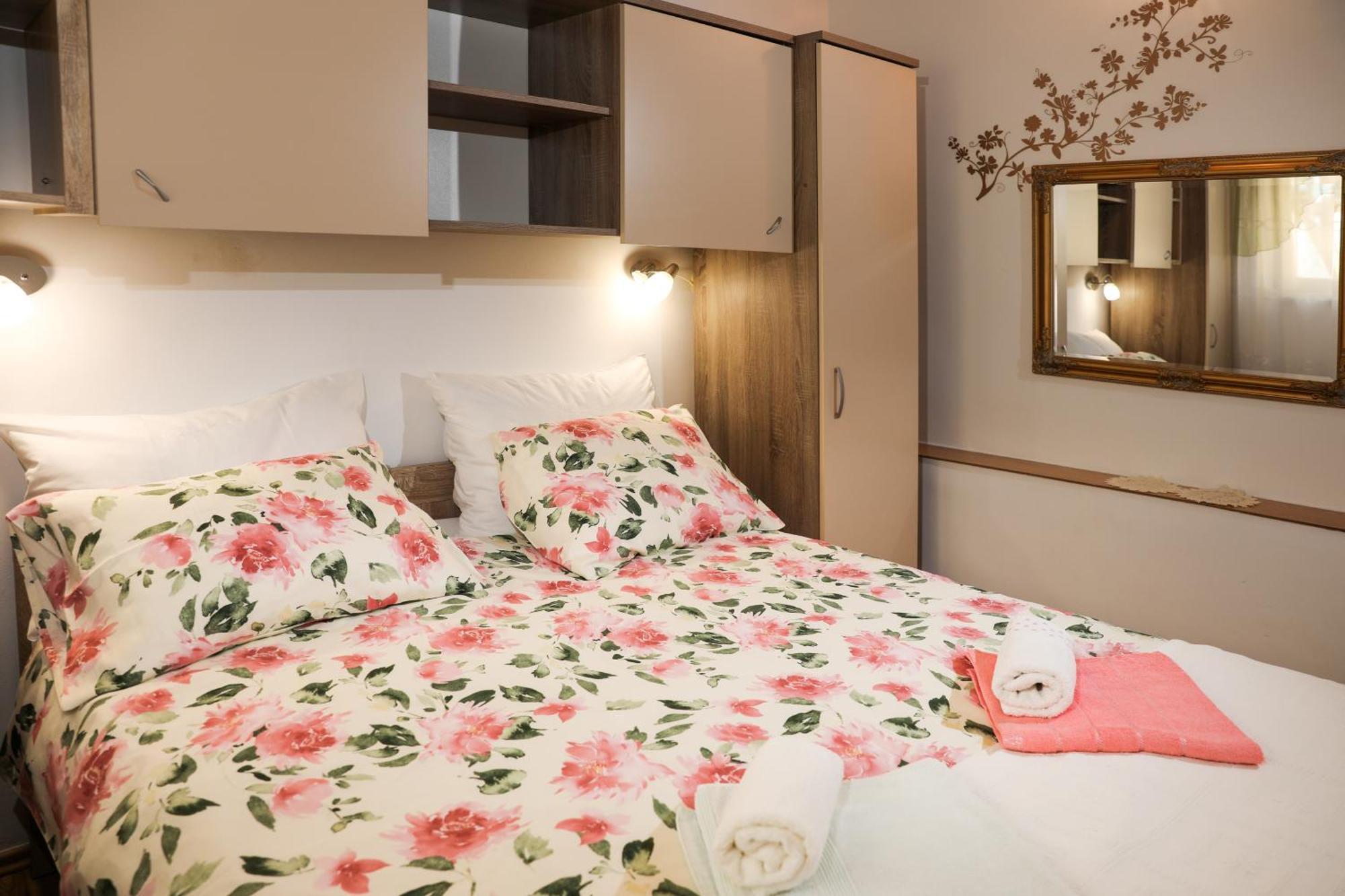 Apartments Faris กานฟานาร์ ภายนอก รูปภาพ