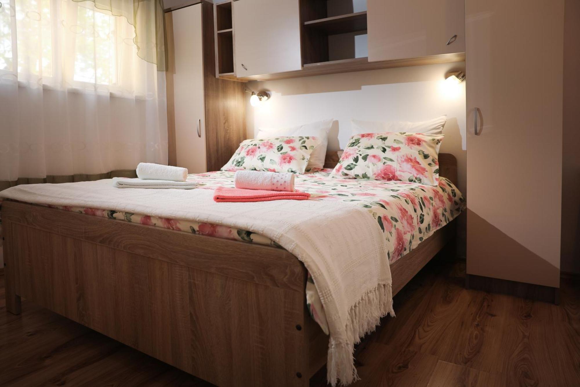 Apartments Faris กานฟานาร์ ภายนอก รูปภาพ